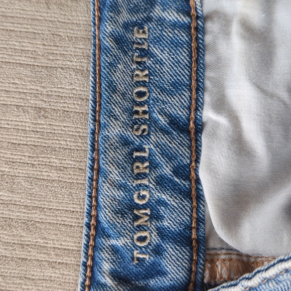 AEO Distressed Tom Girl Shortie Ripped Distressed Frayed Jean Shorts 2 Blue - Picture 5 of 15